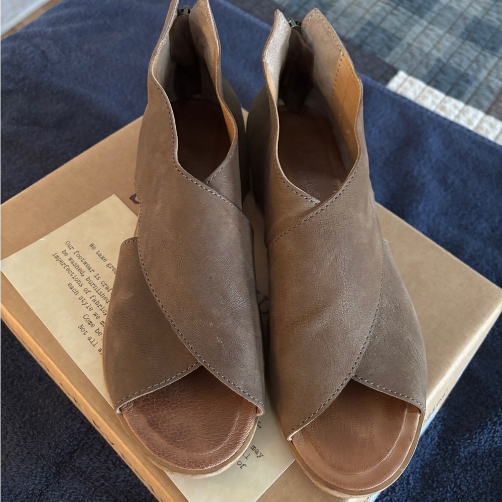 Women's Brown Open-Toe Shoes